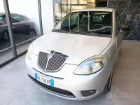 Usata Lancia Ypsilon 69 CV (50 kW) 2012 Grigio scuro Utilitaria
