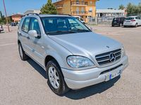 Usata Mercedes ML270 163 CV (119 kW) 2001 Grigio SUV