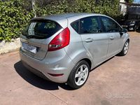 Usata Ford Fiesta Titanium 97 CV (71 kW) 2012 Grigio Utilitaria