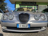 Usata Jaguar S-Type S 238 CV (175 kW) 2002 Argento Berlina