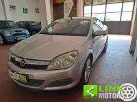 Usata Opel Astra Cabriolet Cosmo 150 CV (110 kW) 2007 Grigio Cabrio