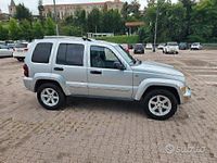 Usata Jeep Cherokee 163 CV (119 kW) 2008 Grigio SUV