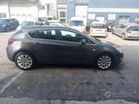 Usata Opel Astra Cosmo 110 CV (80 kW) 2010 Grigio Berlina