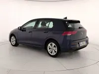 Usata VW Golf VIII Life 110 CV (80 kW) 2023 H7 atlantic blue metallizzato Berlina