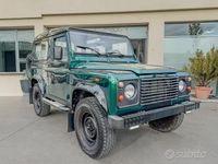 Usado Land Rover Defender 122 HP (89 kW) 2000 Verde Carrinha