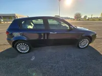 Usata Alfa Romeo 147 Distinctive 105 CV (77 kW) 2005 Blu/azzurro Utilitaria