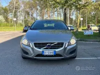 Usata Volvo V60 Summum 163 CV (119 kW) 2012 Giallo Station wagon