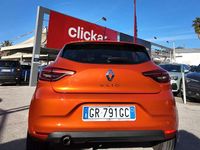 Usata Renault Clio V SE 67 CV (49 kW) 2023 Orange valencia metallizzato Berlina