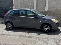 Usata Ford Fiesta Zetec 68 CV (50 kW) 2007 Grigio Utilitaria