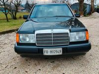 Usata Mercedes E200 105 CV (77 kW) 1991 Nero Berlina
