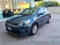 Usata Kia Rio Comfort 101 CV (74 kW) 2021 Blu/azzurro Berlina