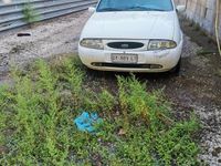 Usata Ford Fiesta 75 CV (55 kW) 1998 Bianco Berlina