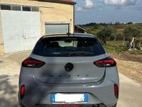 Usata Opel Corsa GS Line 75 CV (55 kW) 2024 Grigio Utilitaria