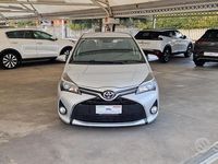 Usata Toyota Yaris Lounge 90 CV (66 kW) 2015 Grigio Utilitaria