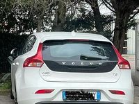 Usata Volvo V40 122 CV (89 kW) 2018 Bianco Berlina