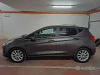 Usata Ford Fiesta Titanium 86 CV (63 kW) 2017 Grigio Utilitaria