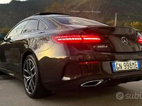 Usata Mercedes E300 Premium Plus 265 CV (194 kW) 2023 Grigio scuro Coupé