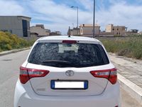 Usata Toyota Yaris Active 72 CV (52 kW) 2019 Bianco Berlina