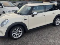 Usata Mini Cooper D 116 CV (85 kW) 2015 Beige Utilitaria