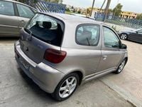 Usado Toyota Yaris Sport 106 CV (77 kW) 2002 Gris Berlina
