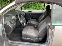 Usata VW New Beetle 105 CV (77 kW) 2006 Argento Utilitaria