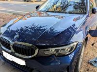 Usata BMW 330e Luxury Line 292 CV (214 kW) 2020 Blu/azzurro Berlina