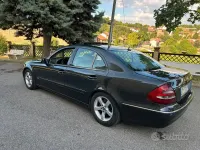 Usata Mercedes E220 Elegance 150 CV (110 kW) 2004 Nero Berlina