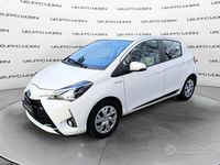 Usata Toyota Yaris Hybrid Cool 101 CV (74 kW) 2018 Bianco Berlina