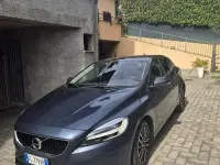 Usata Volvo V40 Momentum 120 CV (88 kW) 2017 Bluazzurro Berlina