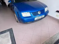 Usata VW Bora 130 CV (95 kW) 2002 Blu Berlina