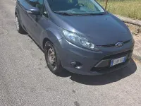 Usata Ford Fiesta 70 CV (51 kW) 2011 Grigio Berlina