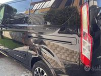 Usata Ford Tourneo 185 CV (136 kW) 2022 Nero Monovolume