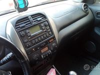 Begagnad Toyota RAV4 128 HK (94 kW) 2005 Grå SUV