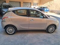 Usata Lancia Ypsilon Gold 69 CV (50 kW) 2015 Argento Utilitaria