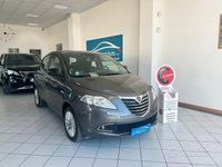 Usado Lancia Ypsilon 69 HP (50 kW) 2014 Cinzento Citadino