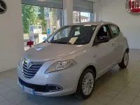 Usata Lancia Ypsilon 86 CV (63 kW) 2014 Argento Utilitaria