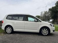 Begagnad VW Touran Highline 150 HK (110 kW) 2015 Vit Minibuss
