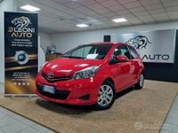 Usata Toyota Yaris 69 CV (50 kW) 2013 Rosso Utilitaria