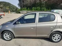 Usata Toyota Yaris 65 CV (47 kW) 2005 Argento Utilitaria