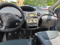 Usata Toyota Yaris 65 CV (47 kW) 2004 Bluazzurro Berlina