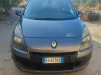 Usata Renault Scénic 110 CV (80 kW) 2011 Grigio Monovolume