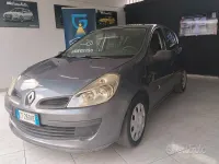 Usata Renault Clio II 85 CV (62 kW) 2005 Grigio Berlina
