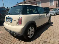 Usata Mini Cooper 90 CV (66 kW) 2004 Bianco Utilitaria