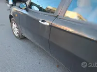 Usata Alfa Romeo 147 101 CV (74 kW) 2004 Nero Utilitaria