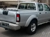 Usata Nissan Navara 133 CV (97 kW) 2002 Grigio Pick-up