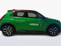 Usata Renault 5 E-Tech Komfort 77 kW (106 CV) 2025 Verde Berlina