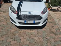 Usado Ford Fiesta 75 CV (55 kW) 2015 Blanco Utilitario
