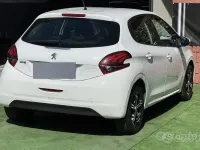 Usata Peugeot 208 68 CV (50 kW) 2015 Bianco Utilitaria