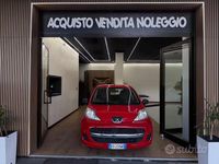 Usata Peugeot 107 68 CV (50 kW) 2010 Rosso Utilitaria