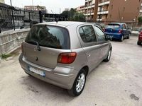 Usata Toyota Yaris 65 CV (47 kW) 2004 Grigio Utilitaria